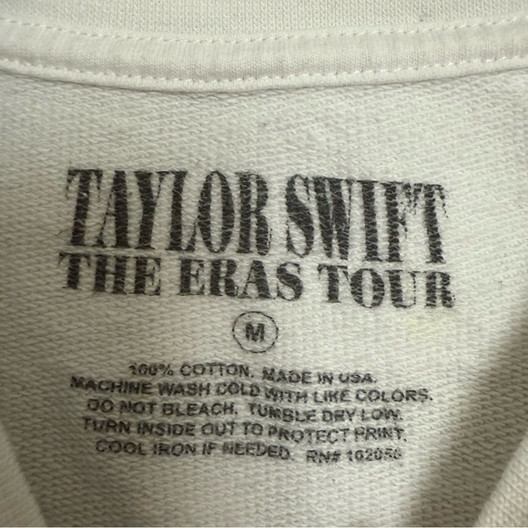 Taylor Swift The Eras Tour White Crewneck Sweater Size M Cotton Made in USA - Picture 5 of 5